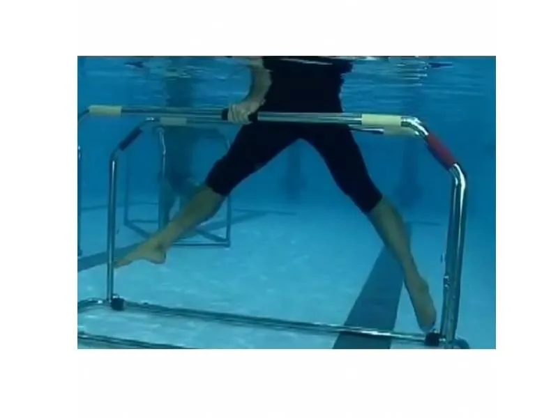 Тренажер Брусья для занятий в бассейне