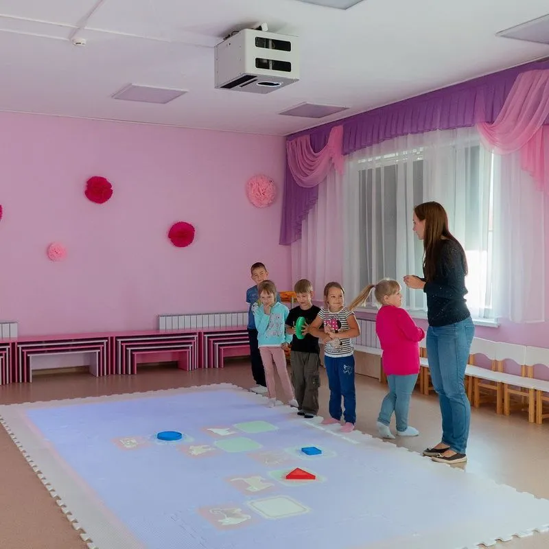 Интерактивный образовательный пол Magium (проектор и датчик движения в едином коробе)