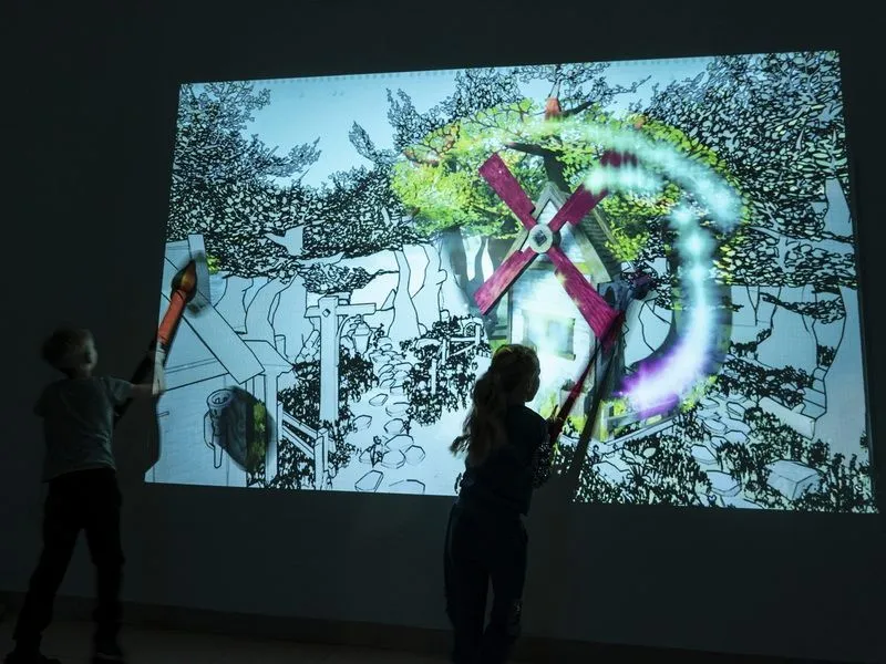 Интерактивная стена-раскраска «Мастер-Фломастер» — до 5 детей