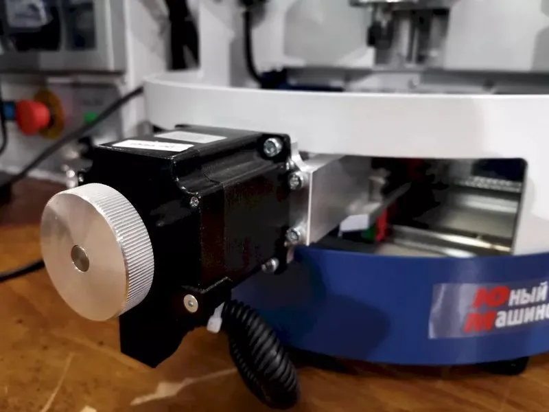 Вертикальный фрезерный станок Униматик ЮМ-Ф