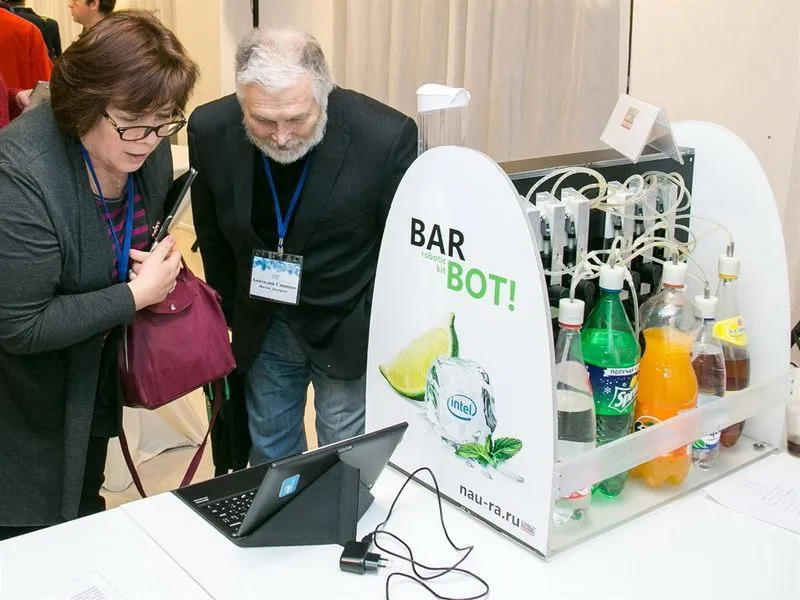 Робототехнический набор НАУРОБО — автоматический дозатор для школы