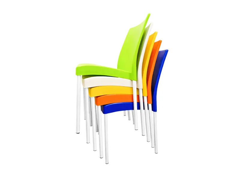 Стул пластиковый на алюминиевом каркасе