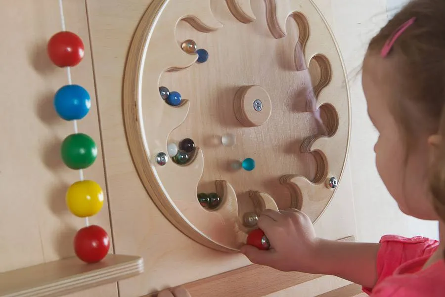 Тактильный модуль-лабиринт Цветок настенный 400х400 мм