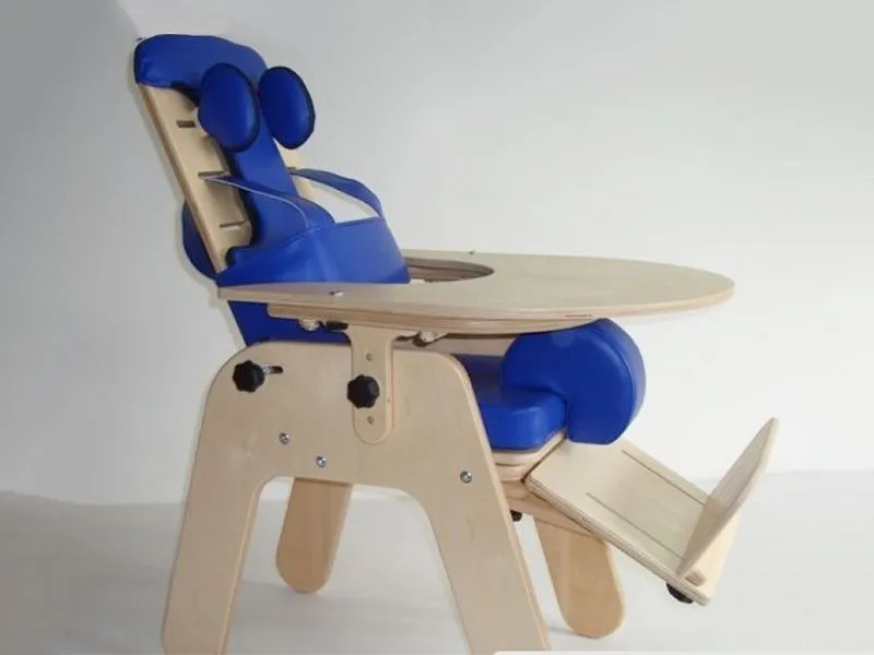 Кресло для детей-инвалидов со съемным столиком