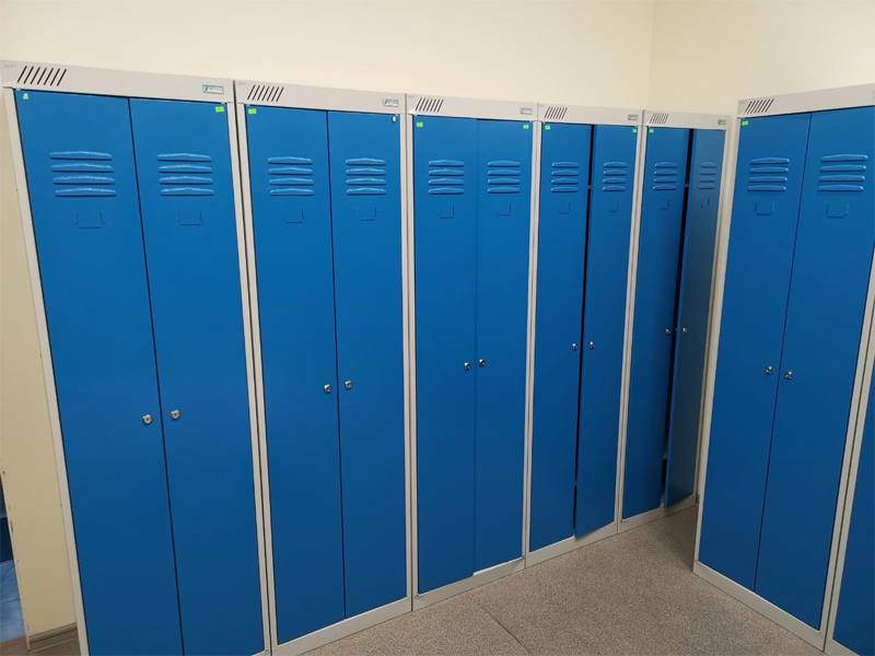 Металлические шкафчики в спортивную раздевалку
