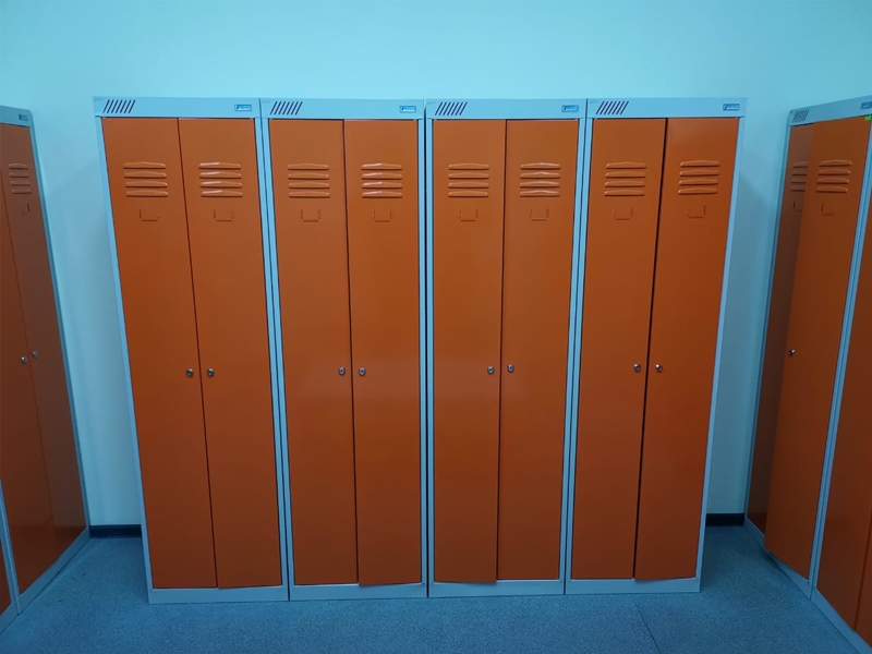 Металлические шкафчики в спортивную раздевалку