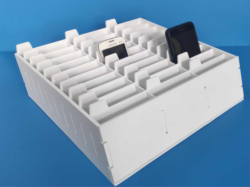 Ячейки для 30 телефонов с номерами