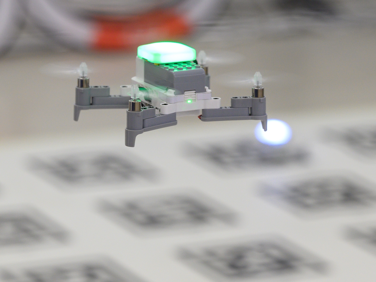 Набор учебных квадрокоптеров «Пиксель-Вжик — шоу дронов» (10 шт)