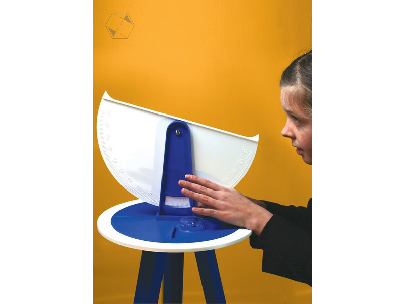 Теодолит на штативе