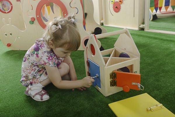 Тактильный модуль Домик с замочками 340х250х250 мм