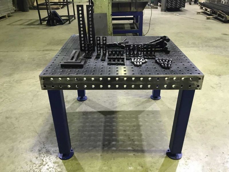 Сборочно-сварочный стол с крепежными элементами