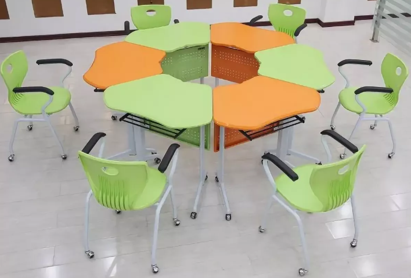 Стол-трапеция 1/6 на роликах