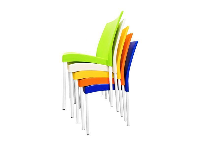 Стул пластиковый на алюминиевом каркасе