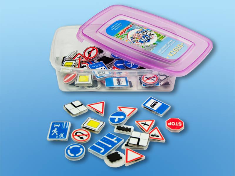 Комплект тематических магнитных дорожных знаков