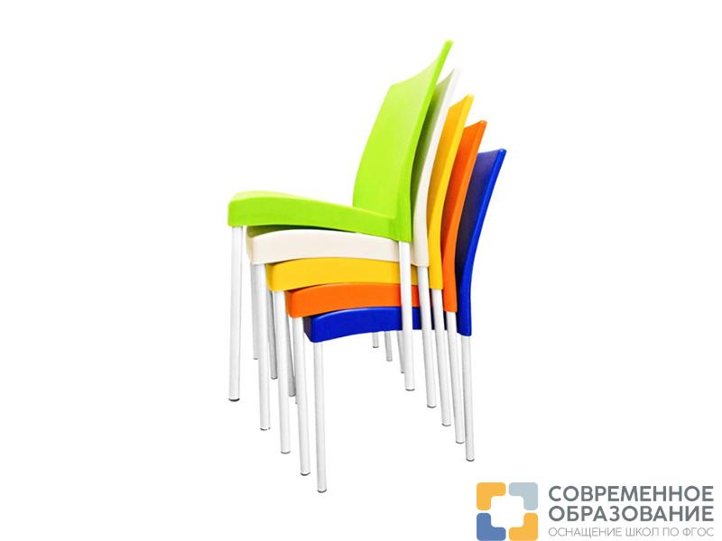 Стул пластиковый на алюминиевом каркасе